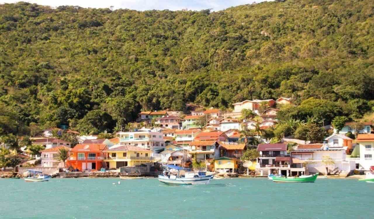 Casas ou apartamentos em Porto Belo?